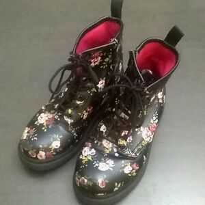 Cherokee Lace Up Boots